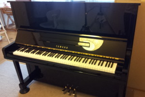 YAMAHA U30B1